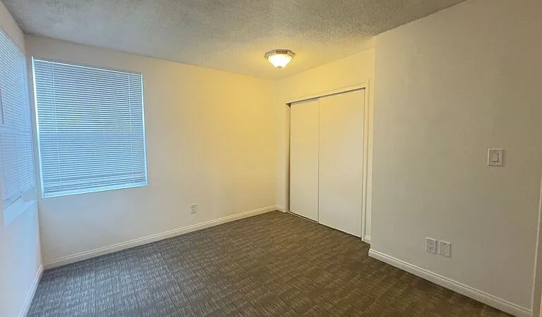 7350 Pickering Ave #8 — Photo 11