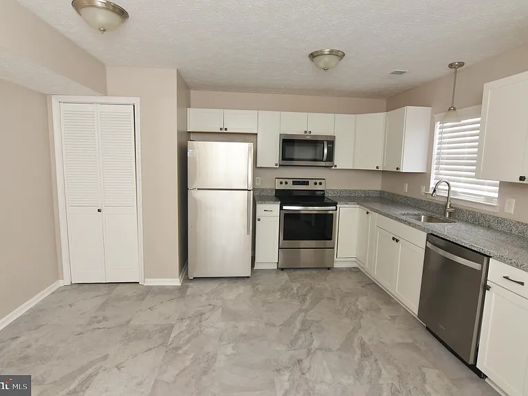 311 Willowbrook Ct — Photo 11
