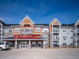 2592 Middle Rd #319, Bettendorf, IA 52722