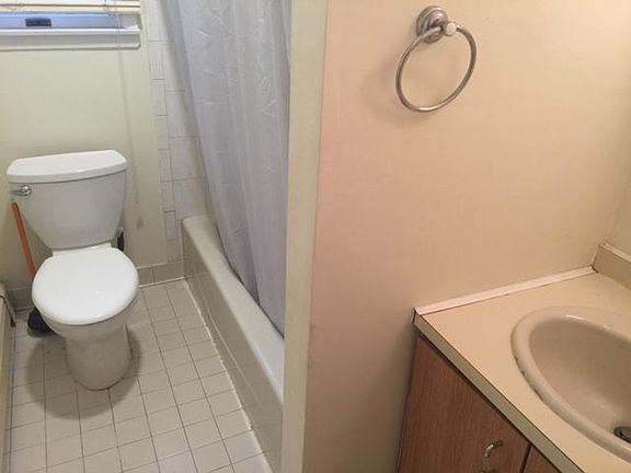 5th image of 243 Crombie St