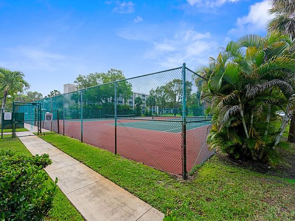 4th image of 8735 Ramblewood Drive #409