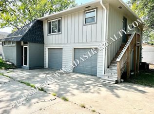 6042 Pflumm Rd, Shawnee, KS 66216