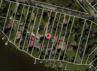 233 Peninsula Rd, Medicine Lake, MN 55441