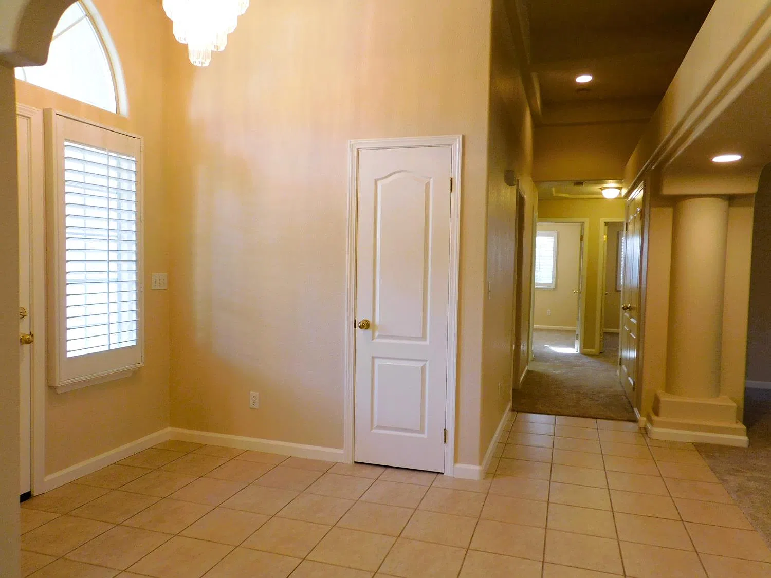 3 bed, 2007 sqft, $2,195 — Photo 2