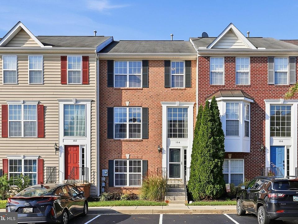 1st image of 104 Green Fern Cir
