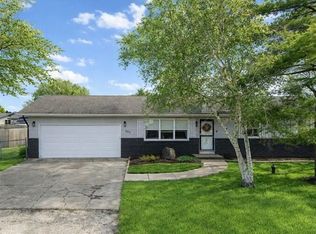 2215 Heather Hills Dr, Saint Joseph, IL 61873