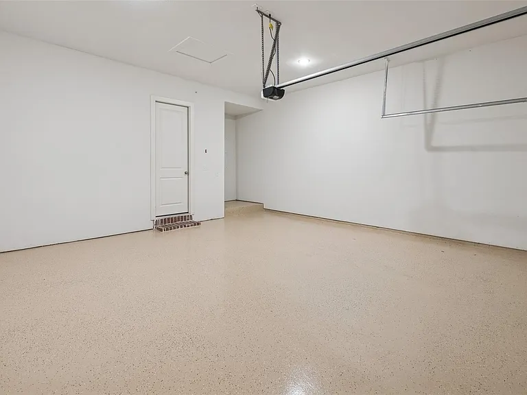 928 Marian Dr — Photo 32