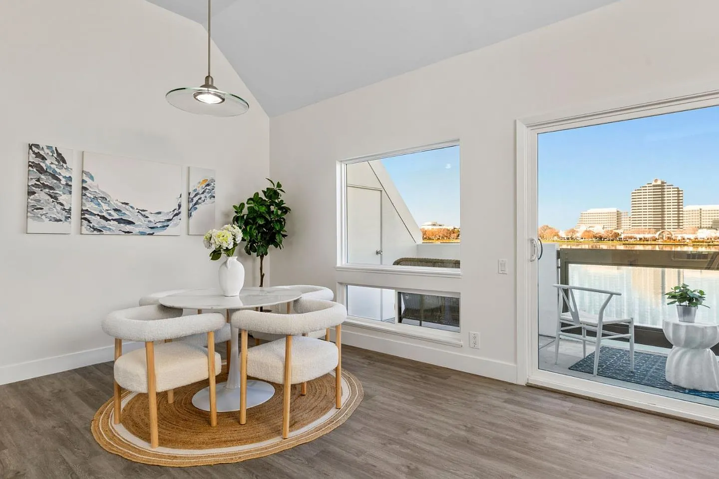 2 bed, 1300 sqft, $5,700 — Photo 3