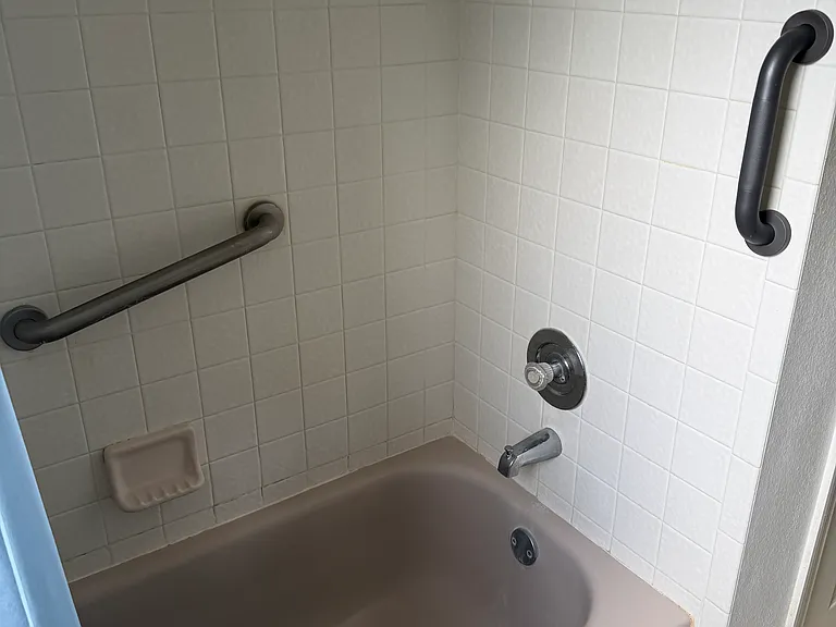 1455 Whitewood Ave — Photo 1