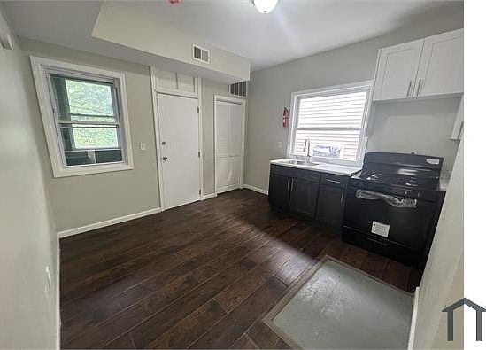1st image of 164 N 10th St 1-fl 1