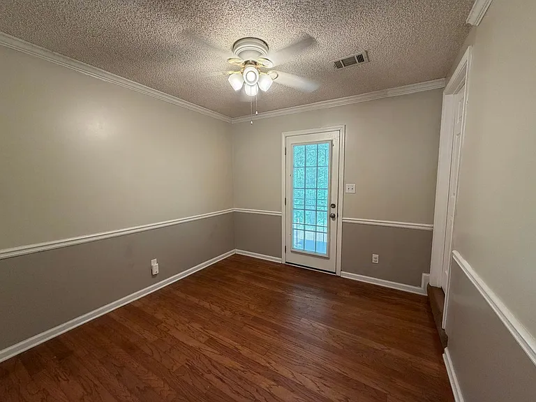 1330 N Hampton Dr — Photo 14