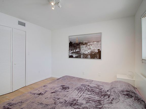 3rd image of 1840 Jefferson Ave APT 202