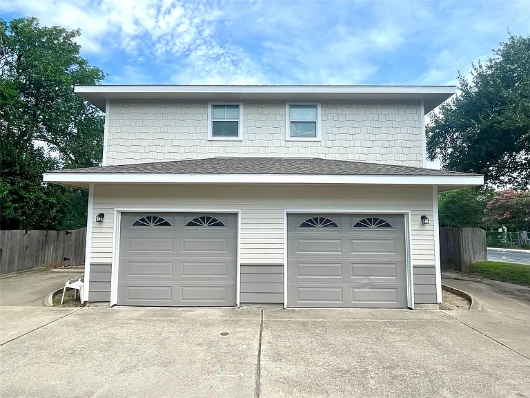 1207 W North Loop Blvd #A — Photo 3