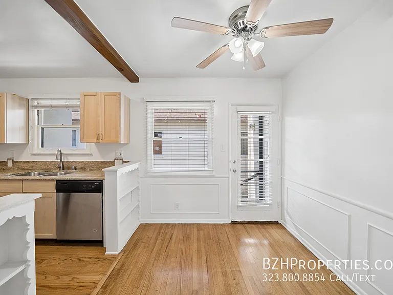 5303 1/2 Vantage Ave — Photo 4