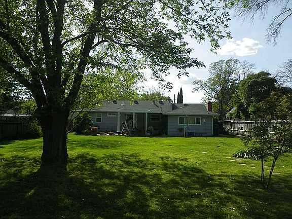 3rd image of 2690 Park Hills Dr
