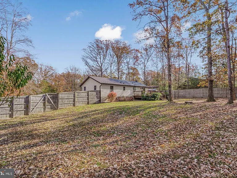22397 Armstrong Dr — Photo 31