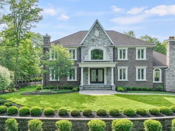76 Pinewood Dr, Ringwood Boro, NJ 07456