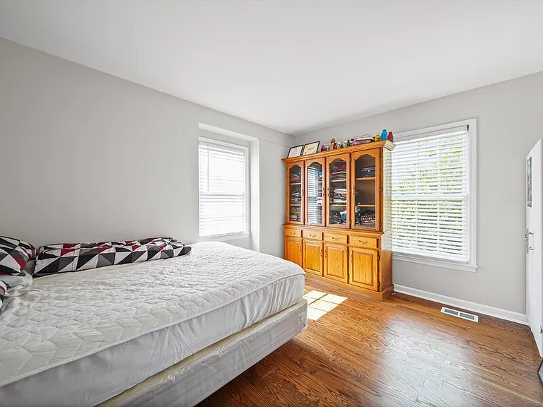 335 Meadowdale Ln — Photo 16