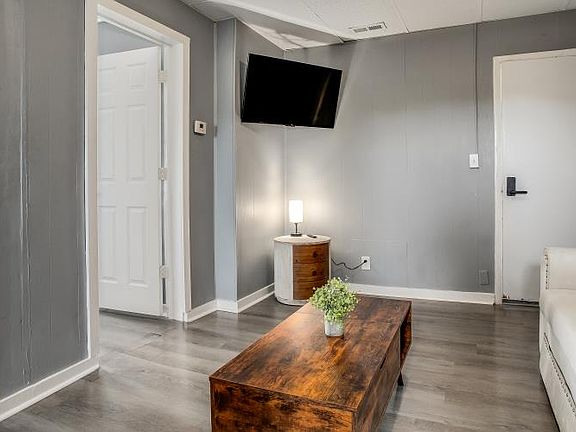 2nd image of 430 N 5th St #2