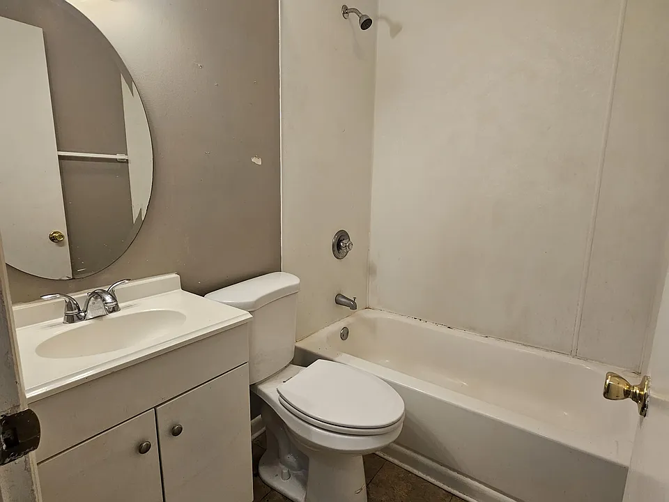 215 Fairfield St #2R