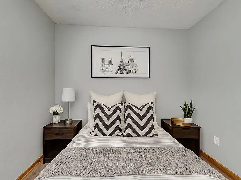 400 NW Woodbury Dr — Photo 17