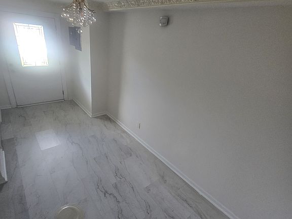 4th image of 36 Maple Ct