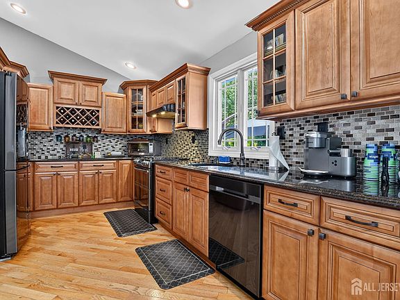 3rd image of 114 Manalapan Rd
