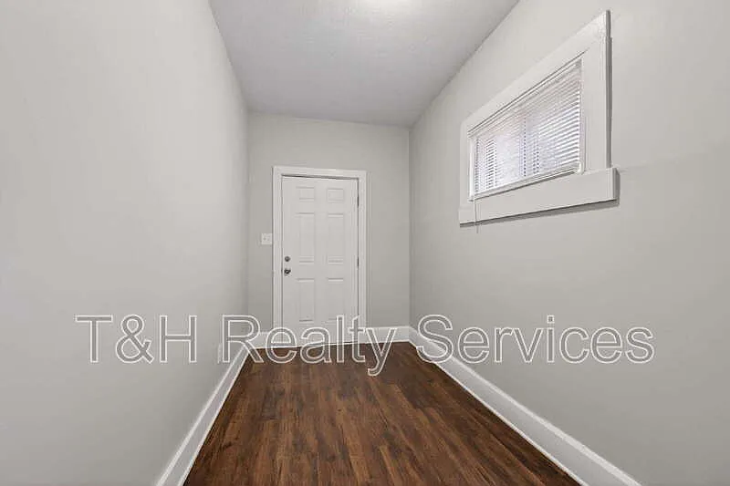 3 bed, 2.0 bath, 1050 sqft, $1,295 — Photo 3