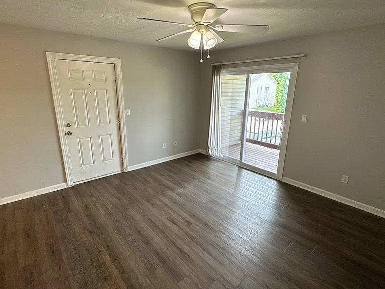 4105 Blue Lick Ct #4 — Photo 2