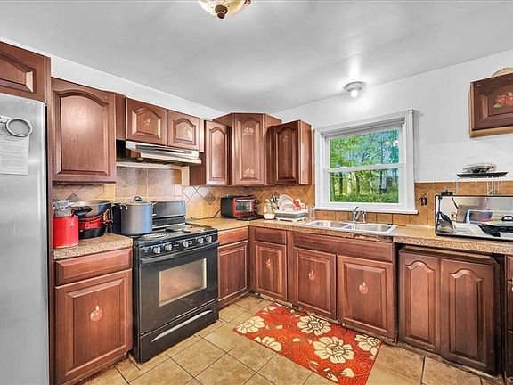 4th image of 440 Redbrick Dr