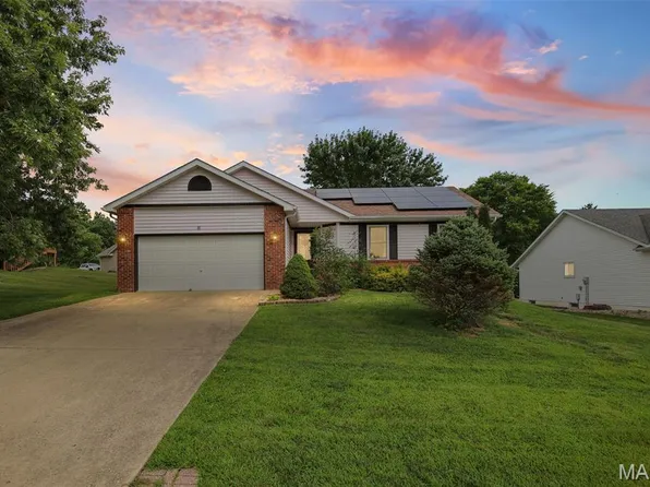 81 Englewood Dr, Glen Carbon, IL 62034