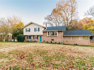 2209 Lourdes Rd, Henrico, VA 23228