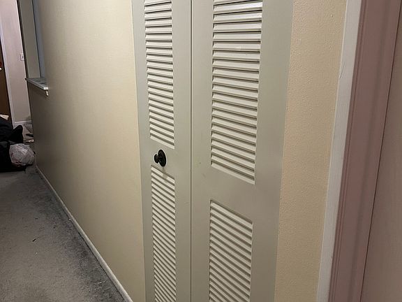 5th image of 940 N Lakeside Dr APT 2C