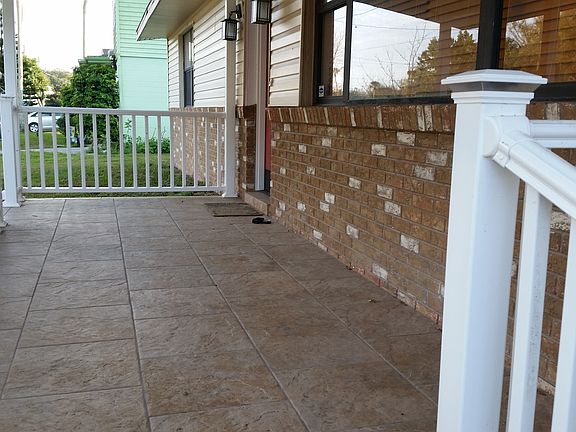 3rd image of 120 Oakwood Dr