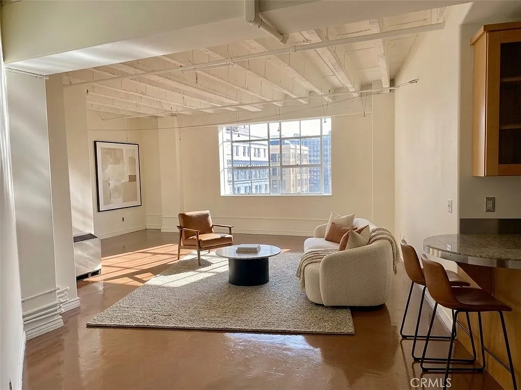 1 bed, 820 sqft, $2,200 — Photo 3