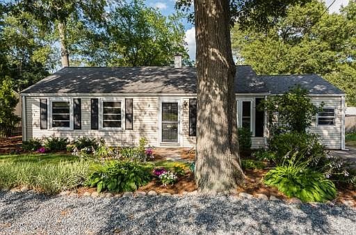 3rd image of 15 Karen Ln