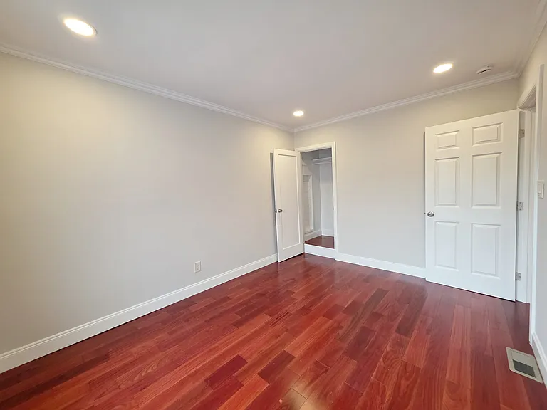 2258 44th Ave — Photo 10