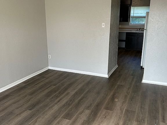 3rd image of 108 W Anderson Ave