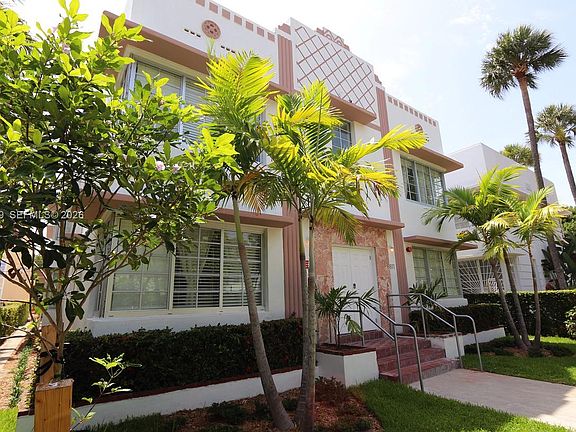 2nd image of 811 Jefferson Ave #204