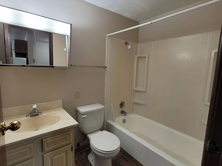 1440 Dakota Dr N — Photo 27