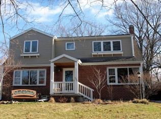 520 N 113th St, Wauwatosa, WI 53226