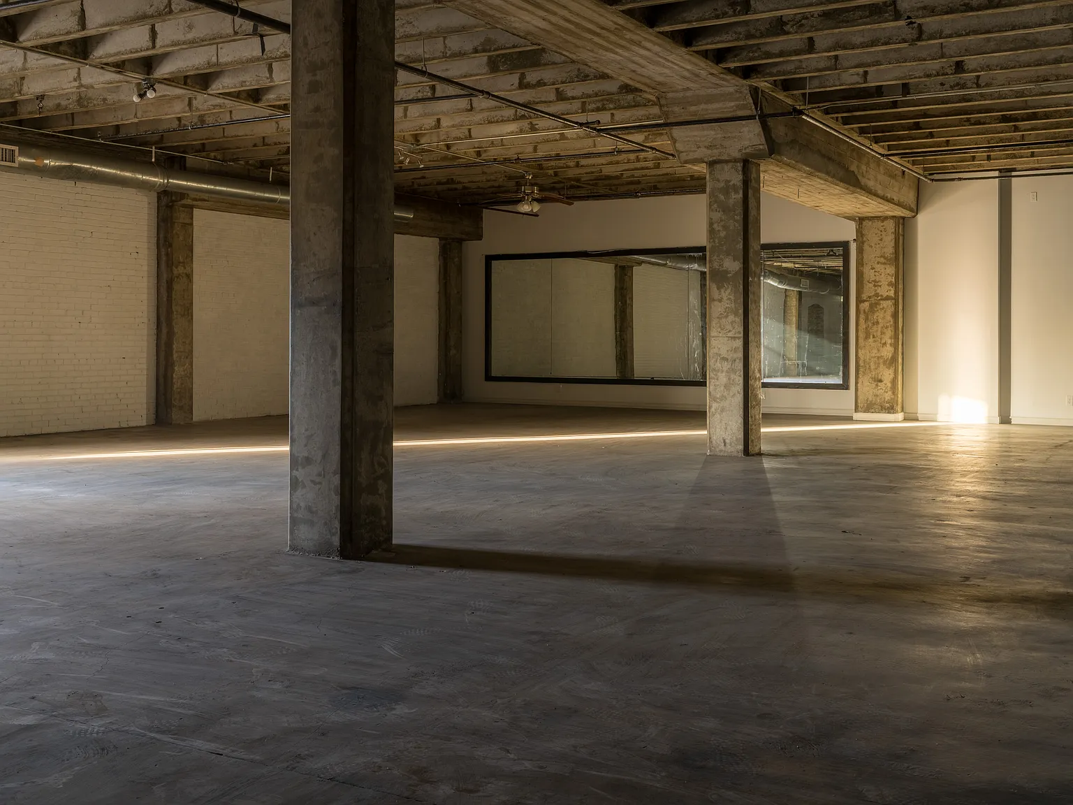 Studio, 3000 sqft, $4,950 — Photo 1