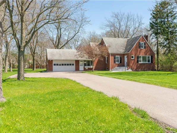 195 Hopkins Rd, Williamsville, NY 14221