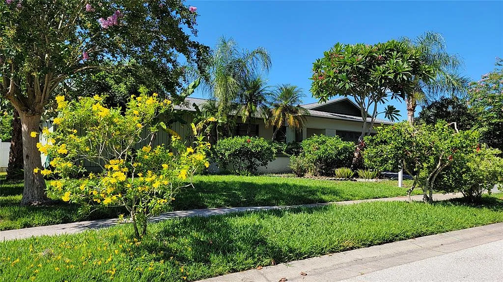 4 bed, 2.0 bath, 2087 sqft, $3,500 — Photo 1