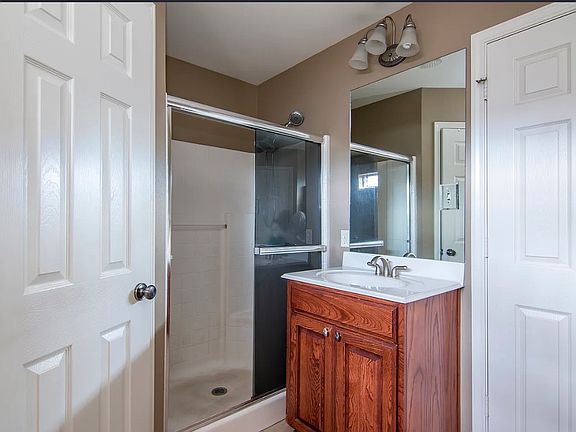 5th image of 214 Cheryl St