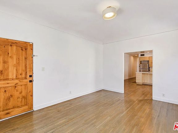 5th image of 3429 Edgehill Dr APT 3