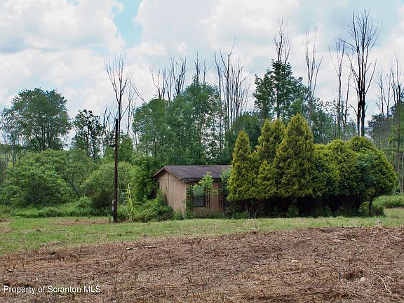 3rd image of 956 Russell Rd