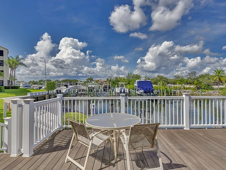 318 Oak Harbour Dr #318 — Photo 42