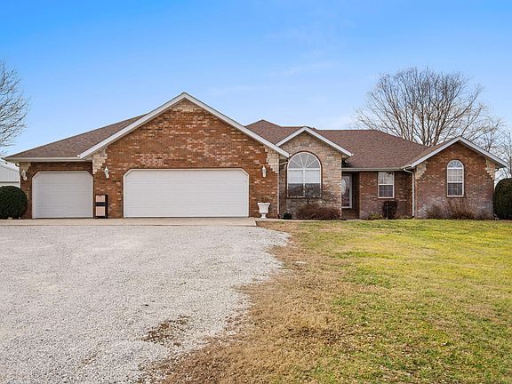 3rd image of 605 Moon Valley Road