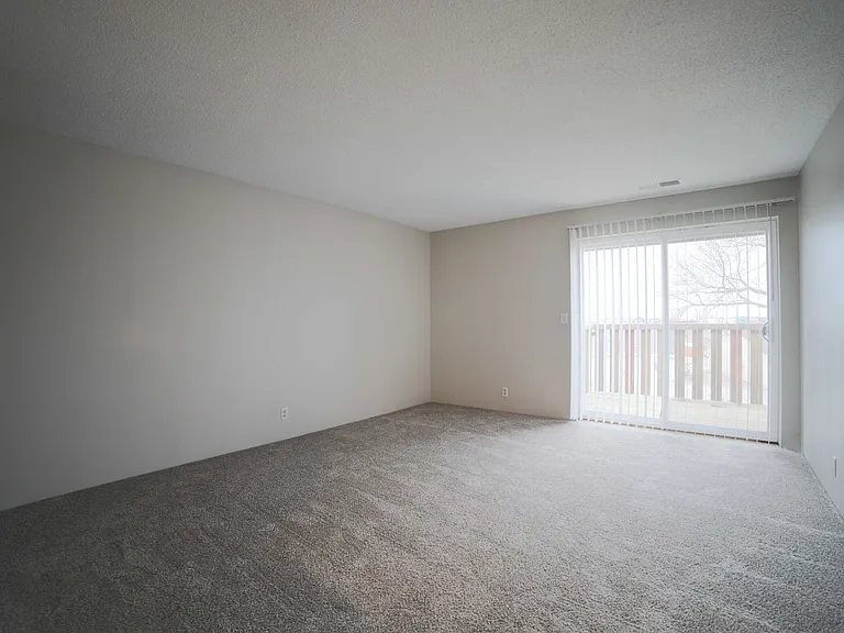3033 W Capital Ave — Photo 2